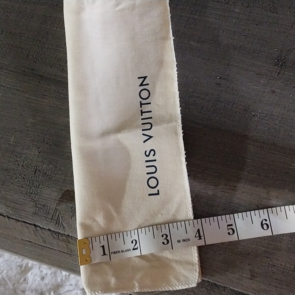 Dust cover